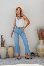 Load image into Gallery viewer, Slightly Crop Light Wash Jeans