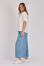 Load image into Gallery viewer, Lyocell Short Sleeve Button-Through Shirt – Tan Stitch Detail