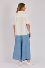 Load image into Gallery viewer, Lyocell Short Sleeve Button-Through Shirt – Tan Stitch Detail