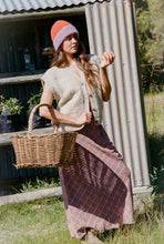 Load image into Gallery viewer, BUTTON VEST // ALMOND