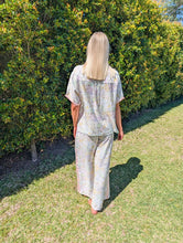 Load image into Gallery viewer, Floral Shirt
