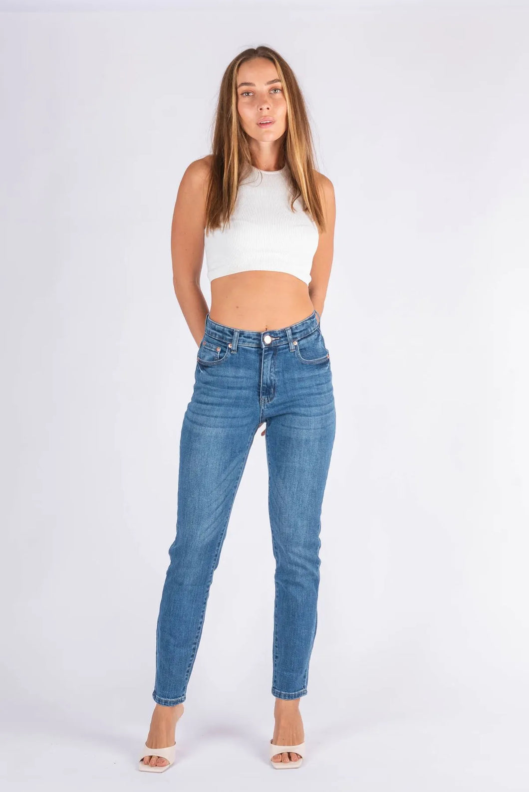 3049 THE SKINNY STRAIGHT
