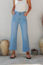 Load image into Gallery viewer, Slightly Crop Light Wash Jeans
