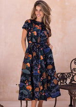 Load image into Gallery viewer, Vivien Dress Queen Protea
