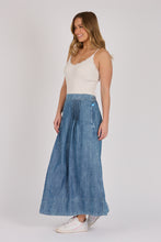 Load image into Gallery viewer, Lyocell Pintuck Midi Skirt – Dark Blue
