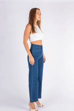 Load image into Gallery viewer, STRETCH WIDE LEG JEANS
