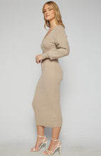 Load image into Gallery viewer, Contrast Panel Bubble Sleeve Knit Midi Dress

