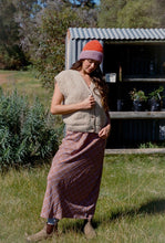 Load image into Gallery viewer, BUTTON VEST // ALMOND

