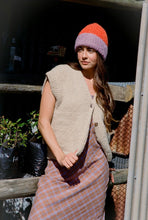 Load image into Gallery viewer, BUTTON VEST // ALMOND
