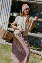 Load image into Gallery viewer, BUTTON VEST // ALMOND
