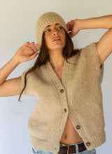 Load image into Gallery viewer, BUTTON VEST // ALMOND
