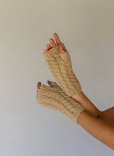 Load image into Gallery viewer, FINGERLESS GLOVES // ALMOND
