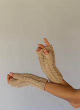 Load image into Gallery viewer, FINGERLESS GLOVES // ALMOND
