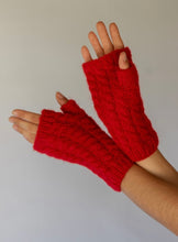 Load image into Gallery viewer, FINGERLESS GLOVES // CHERI
