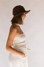 Load image into Gallery viewer, POLLY SHORT BRIM HAT // MERLOT
