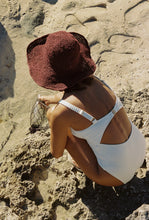 Load image into Gallery viewer, POLLY SHORT BRIM HAT // MERLOT
